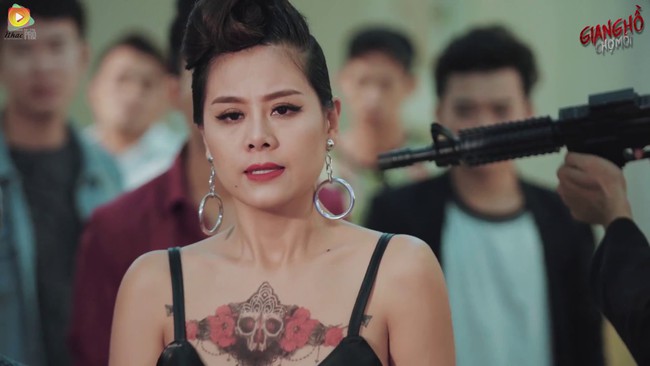 Phim giang hồ đại n&aacute;o YouTube: Nhiều nội dung nhảm nh&iacute;, cảnh n&oacute;ng c&acirc;u kh&aacute;ch nhưng sao Việt vẫn mượn nợ để l&agrave;m  - Ảnh 12.