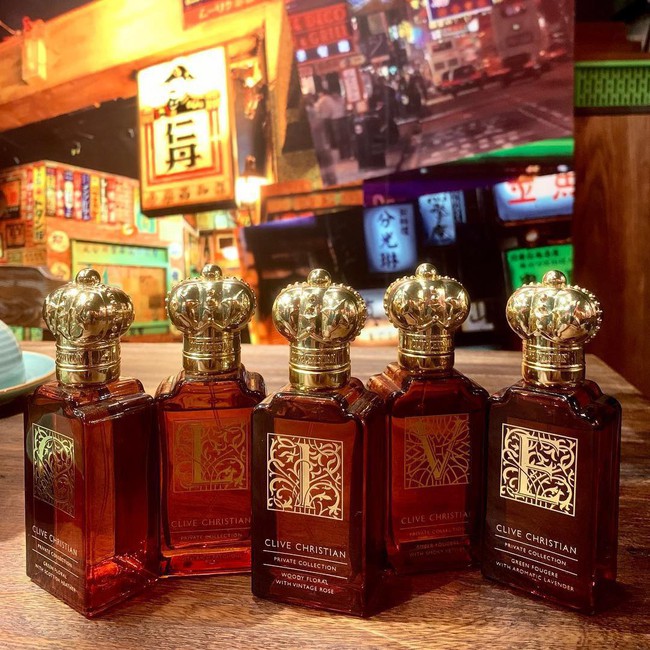 Khoe tủ nước hoa niche xịn s&ograve;, Trấn Th&agrave;nh đ&atilde; được phong ngay danh hiệu &ldquo;người đ&agrave;n &ocirc;ng thơm nhất Việt Nam&rdquo; - Ảnh 4.