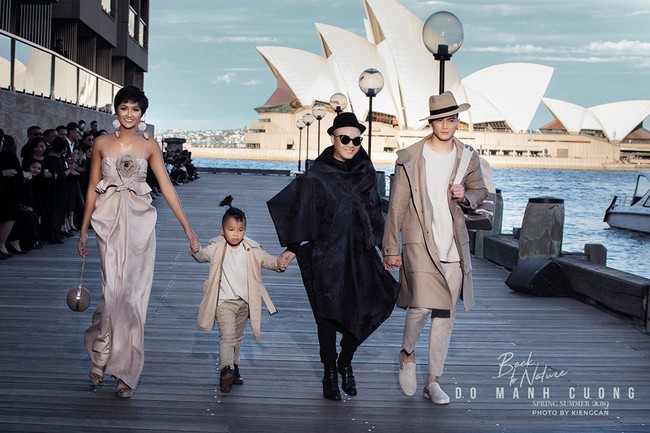 Show mới nhất của Đỗ Mạnh Cường tại &Uacute;c: H&agrave; Tăng k&iacute;n như bưng vẫn đẹp ng&uacute;t trời, HHen Ni&ecirc; tiếp tục l&agrave;m N&agrave;ng Thơ - Ảnh 5.