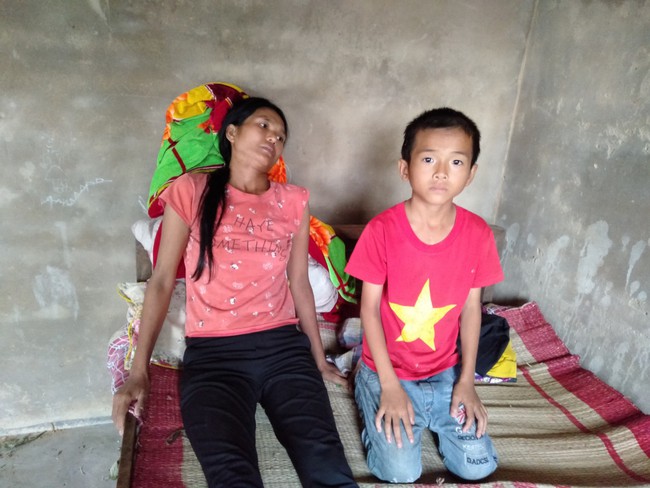 Bé trai 9 tuổi không có bố, mắc bệnh tim, quỳ xin mọi người cứu mẹ mắc bệnh hiểm nghèo “Cháu sẽ sống sao nếu không còn mẹ?” - Ảnh 10. Bé trai 9 tuổi không có bố, mắc bệnh tim, quỳ xin mọi người cứu mẹ mắc bệnh hiểm nghèo “Cháu sẽ sống sao nếu không còn mẹ?” - Ảnh 10.