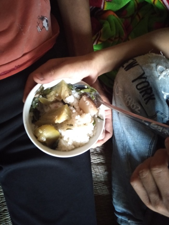 Bé trai 9 tuổi không có bố, mắc bệnh tim, quỳ xin mọi người cứu mẹ mắc bệnh hiểm nghèo “Cháu sẽ sống sao nếu không còn mẹ?” - Ảnh 6. Bé trai 9 tuổi không có bố, mắc bệnh tim, quỳ xin mọi người cứu mẹ mắc bệnh hiểm nghèo “Cháu sẽ sống sao nếu không còn mẹ?” - Ảnh 6.