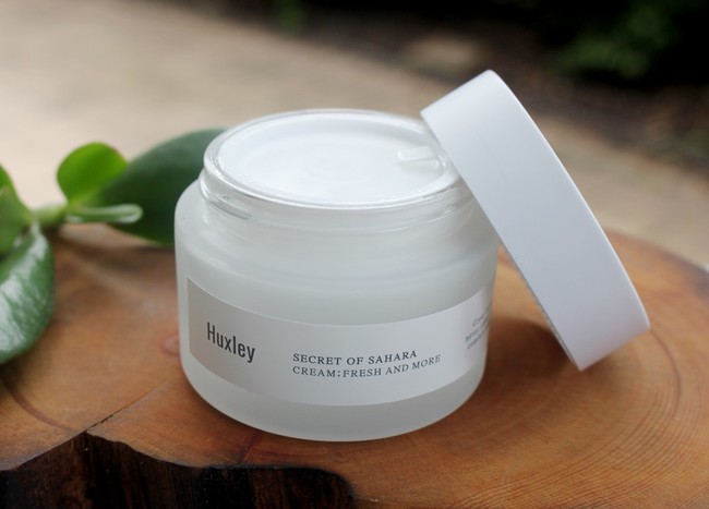 Nếu mệt mỏi khi dưỡng da 10 bước kiểu H&agrave;n, c&oacute; lẽ n&agrave;ng da dầu sẽ thấy &ldquo;ch&acirc;n l&yacute;&rdquo; nhờ chu tr&igrave;nh tối giản chỉ dăm ba bước cơ bản - Ảnh 5.