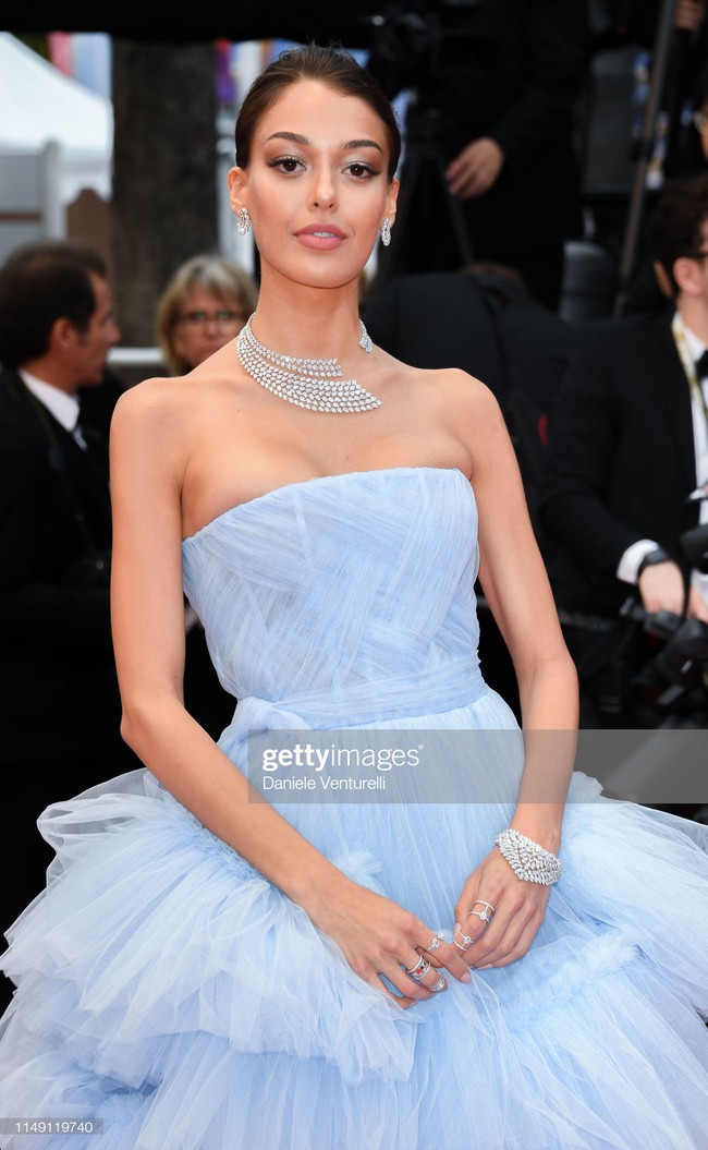 Muốn lịm đi với màn tập hợp váy công chúa ngày khai mạc Cannes 2019, bộ nào cũng bồng bềnh thần tiên quá đỗi - Ảnh 11.