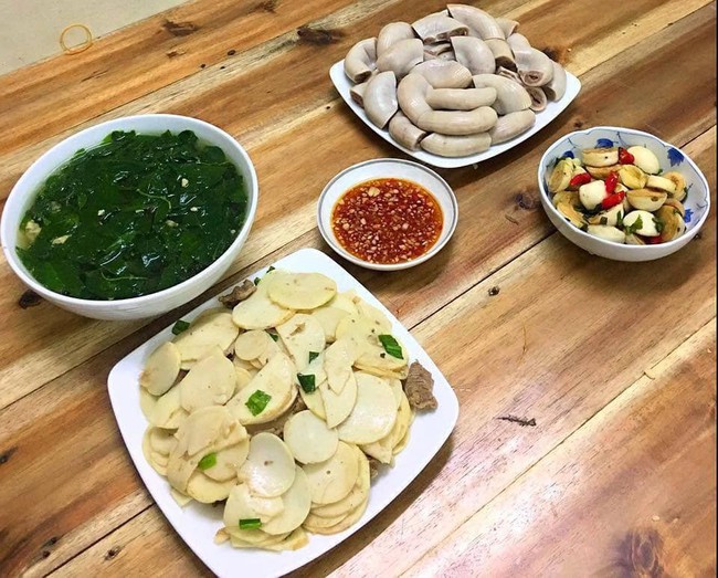 G&aacute;i trẻ khoe m&acirc;m cơm 40 ngh&igrave;n đầy đủ chất, d&acirc;n mạng th&aacute;n phục nhưng thắc mắc gi&aacute; tiền đĩa t&ocirc;m - Ảnh 5.