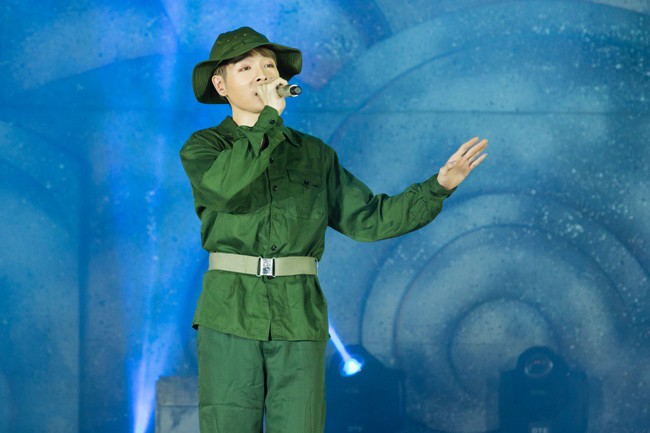 Hồng Nhung, Mỹ T&acirc;m trẻ trung trong t&agrave; &aacute;o d&agrave;i trắng, Đức Ph&uacute;c lạ lẫm khi diện &aacute;o l&iacute;nh - Ảnh 3.