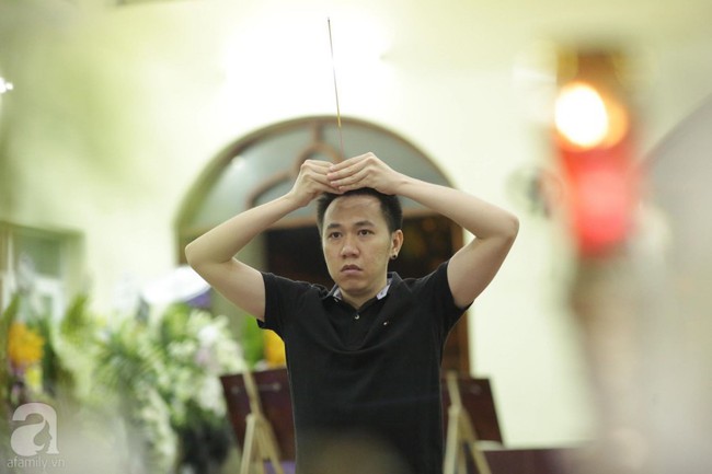 Lội mưa gió, NSƯT Thành Lộc, Minh Hằng và nhiều nghệ sĩ khác vẫn đến lễ viếng cố nghệ sĩ Lê Bình  - Ảnh 17.