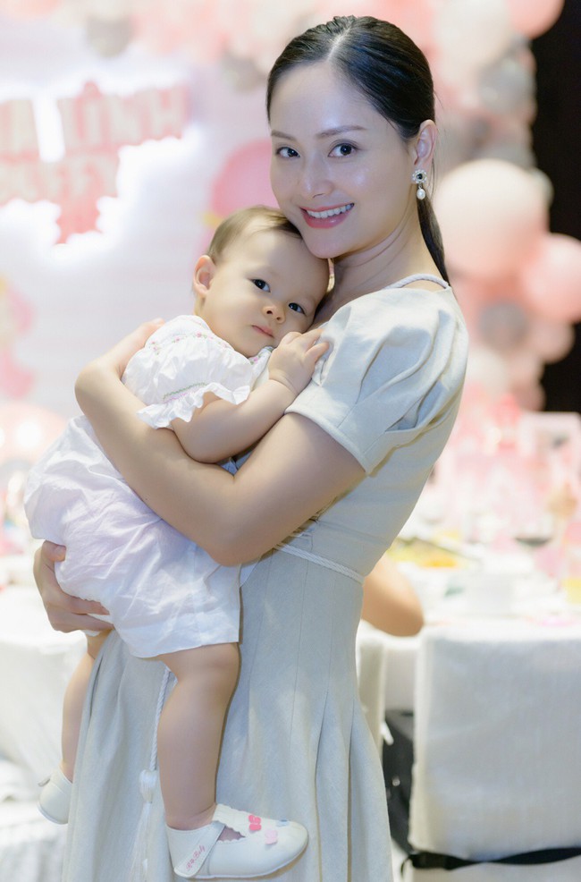 Kh&ocirc;ng c&oacute; đ&aacute;m cưới với chồng T&acirc;y nhưng Lan Phương quyết l&agrave;m điều n&agrave;y v&igrave; con g&aacute;i - Ảnh 14.