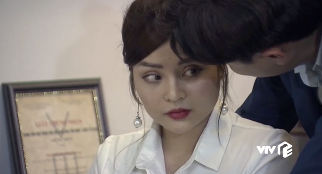 4 m&agrave;n s&aacute;t g&aacute;i huyền thoại của Vũ sở khanh (Về Nh&agrave; Đi Con): Đụng g&igrave; ăn nấy, t&ograve; te ngay giữa c&ocirc;ng ty! - Ảnh 17.