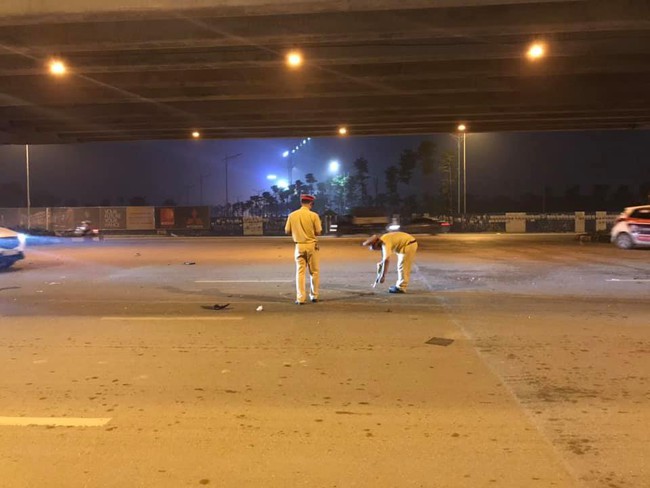 H&agrave; Nội: Chưa x&aacute;c định t&agrave;i xế l&aacute;i &ocirc; t&ocirc; biển xanh t&ocirc;ng người đ&agrave;n &ocirc;ng nguy kịch rồi tăng ga bỏ chạy - Ảnh 4.