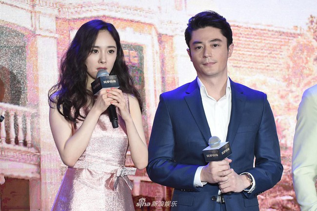 Sau ảnh ph&aacute;t tướng như &ocirc;ng ch&uacute; trung ni&ecirc;n, Hoắc Kiến Hoa lại g&acirc;y thất vọng v&igrave; mặt nọng, răng v&agrave;ng b&ecirc;n Dương Mịch - Ảnh 7.