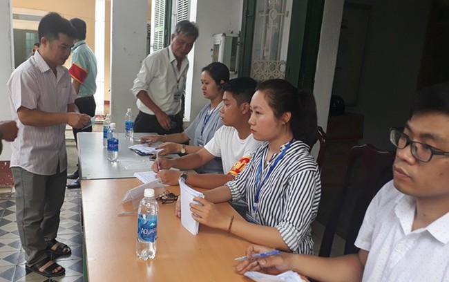 H&agrave;ng ng&agrave;n người xếp h&agrave;ng đăng k&yacute; ti&ecirc;m vắc xin dịch vụ cho trẻ - Ảnh 8.