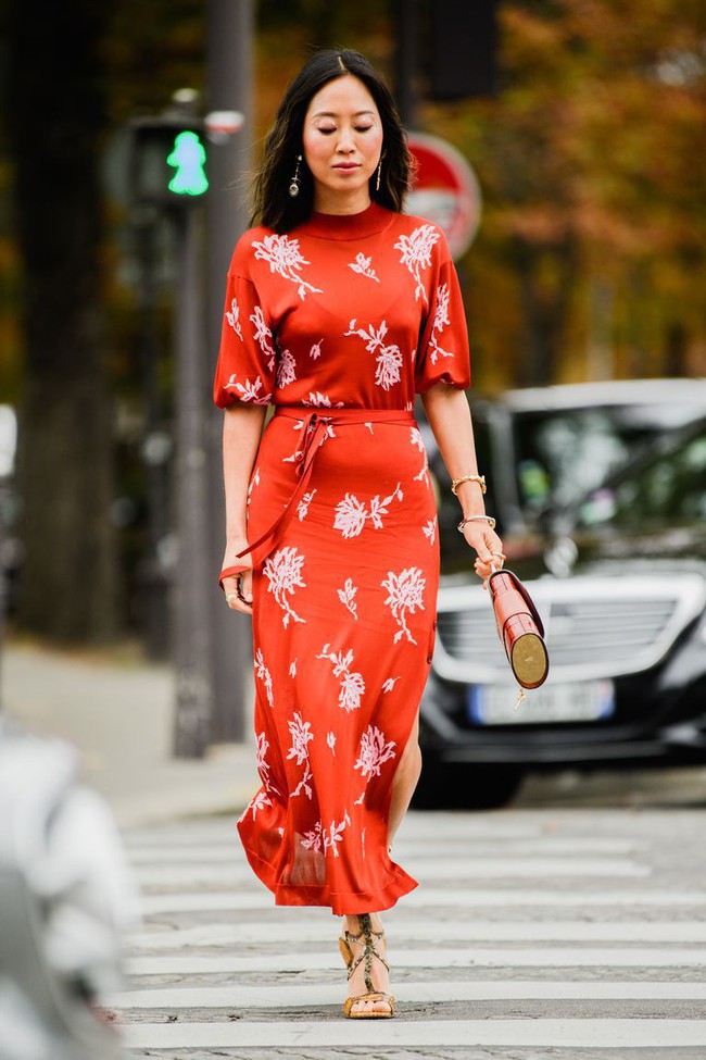 Ngắm street style tại Tuần lễ thời trang Paris, nàng công sở cũng rút ra được vô số tips mix đồ cho mùa mới - Ảnh 5. Ngắm street style tại Tuần lễ thời trang Paris, nàng công sở cũng rút ra được vô số tips mix đồ cho mùa mới - Ảnh 5.