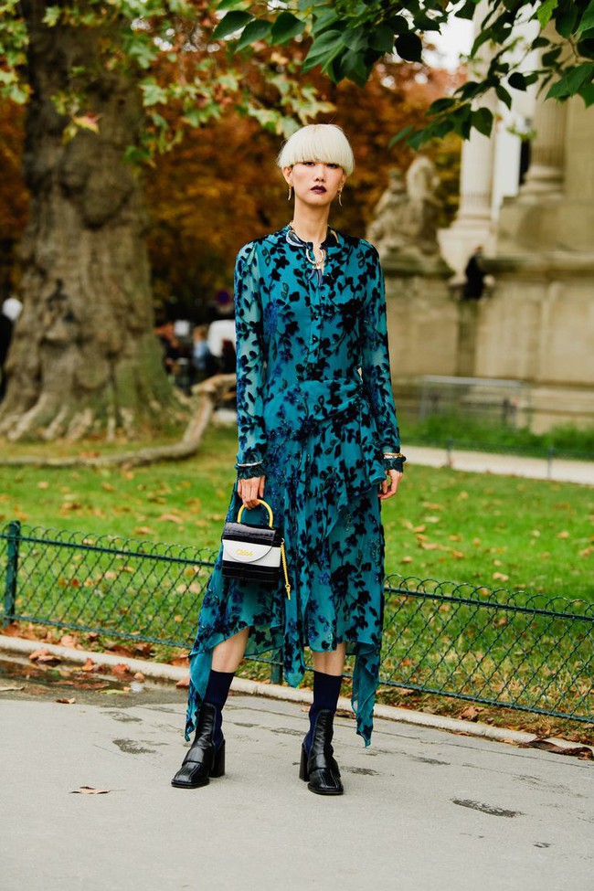 Ngắm street style tại Tuần lễ thời trang Paris, nàng công sở cũng rút ra được vô số tips mix đồ cho mùa mới - Ảnh 7. Ngắm street style tại Tuần lễ thời trang Paris, nàng công sở cũng rút ra được vô số tips mix đồ cho mùa mới - Ảnh 7.