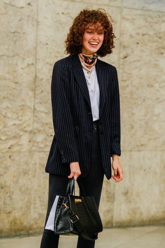 Ngắm street style tại Tuần lễ thời trang Paris, nàng công sở cũng rút ra được vô số tips mix đồ cho mùa mới - Ảnh 16. Ngắm street style tại Tuần lễ thời trang Paris, nàng công sở cũng rút ra được vô số tips mix đồ cho mùa mới - Ảnh 16.