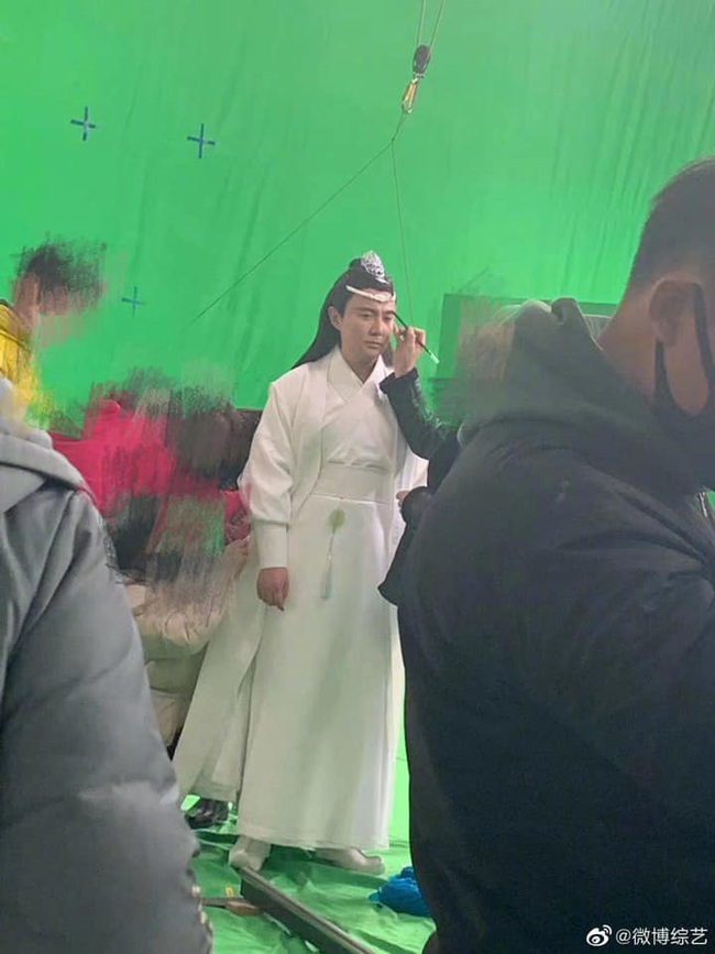 “Tân vua hài Trung Quốc" cosplay Lam Vong Cơ của Vương Nhất Bác phiên bản lỗi trung niên - Ảnh 5. “Tân vua hài Trung Quốc" cosplay Lam Vong Cơ của Vương Nhất Bác phiên bản lỗi trung niên - Ảnh 5.