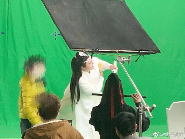 “Tân vua hài Trung Quốc" cosplay Lam Vong Cơ của Vương Nhất Bác phiên bản lỗi trung niên - Ảnh 4. “Tân vua hài Trung Quốc" cosplay Lam Vong Cơ của Vương Nhất Bác phiên bản lỗi trung niên - Ảnh 4.