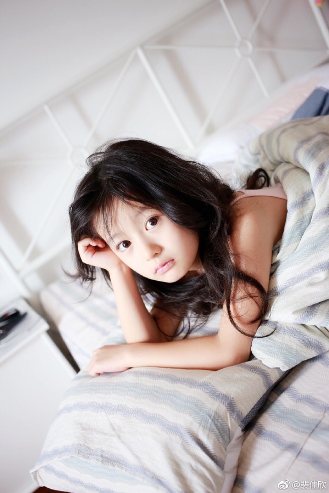 Tiểu mỹ nhân Thượng Hải xinh xắn như hoa, mới 8 tuổi đã kiếm bộn tiền - Ảnh 18. Tiểu mỹ nhân Thượng Hải xinh xắn như hoa, mới 8 tuổi đã kiếm bộn tiền - Ảnh 18.