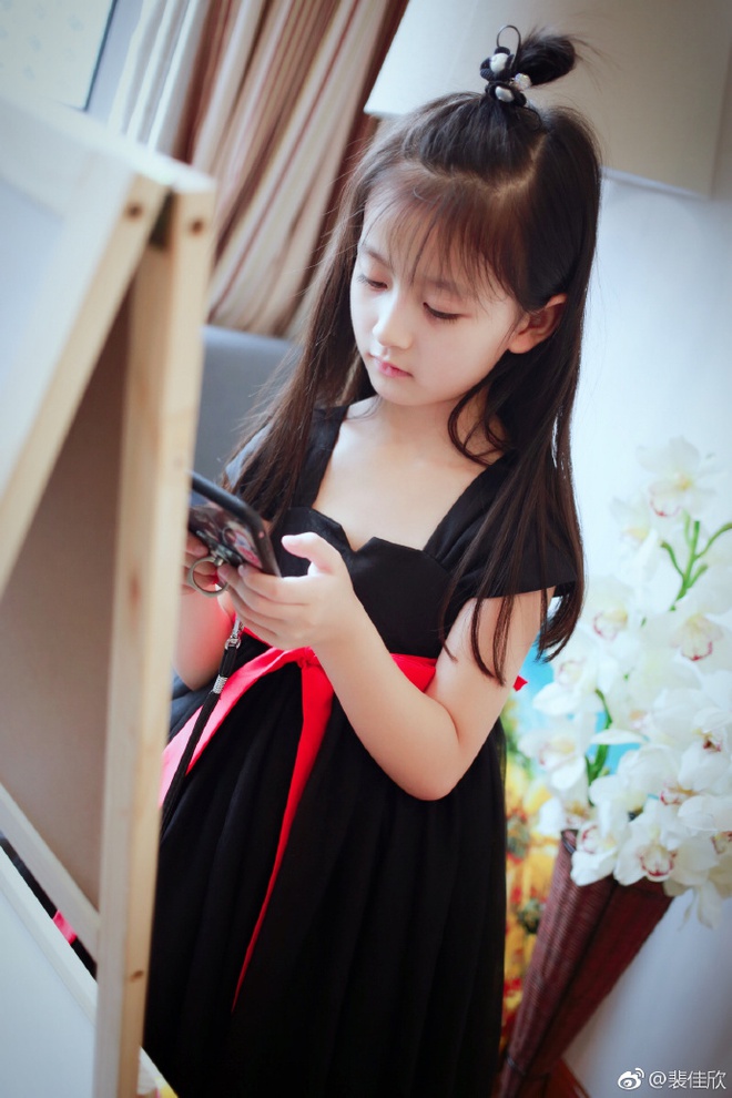 Tiểu mỹ nhân Thượng Hải xinh xắn như hoa, mới 8 tuổi đã kiếm bộn tiền - Ảnh 19. Tiểu mỹ nhân Thượng Hải xinh xắn như hoa, mới 8 tuổi đã kiếm bộn tiền - Ảnh 19.
