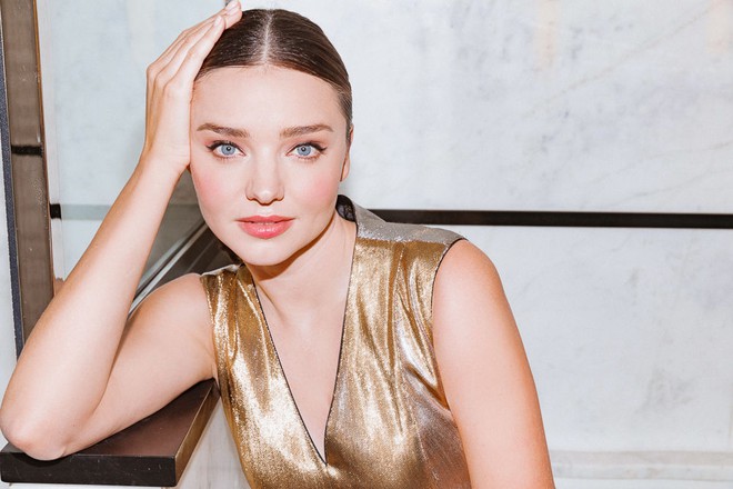 Những sản phẩm làm đẹp mà Miranda Kerr sử dụng hàng ngày, hóa ra chỉ đơn giản thế này - Ảnh 1.