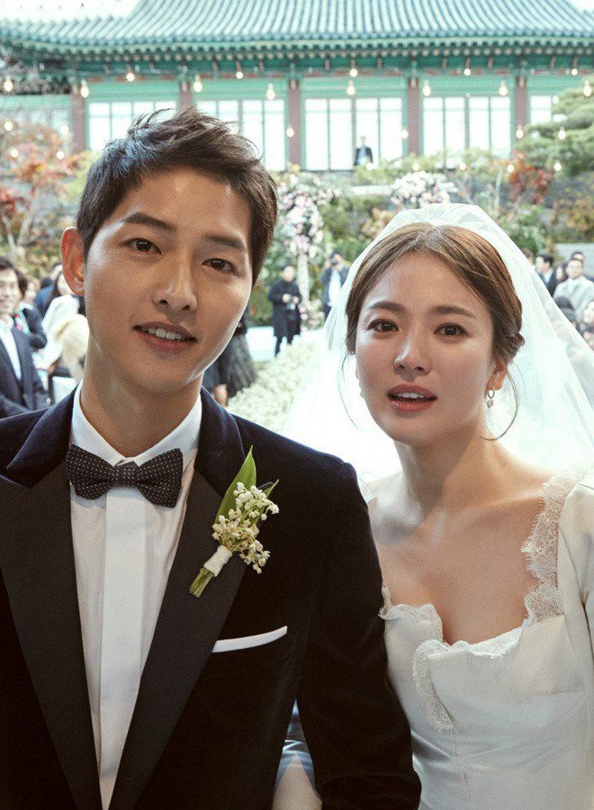 Vogue hé lộ bộ trang điểm giản dị Song Hye Kyo đã sử dụng trong ngày cưới - Ảnh 1.