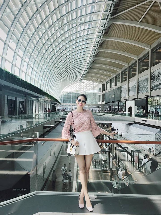 Không phải váy áo, túi xách mới là món đồ được sao Việt diện thật lồng lộn khi ra sân bay - Ảnh 2.