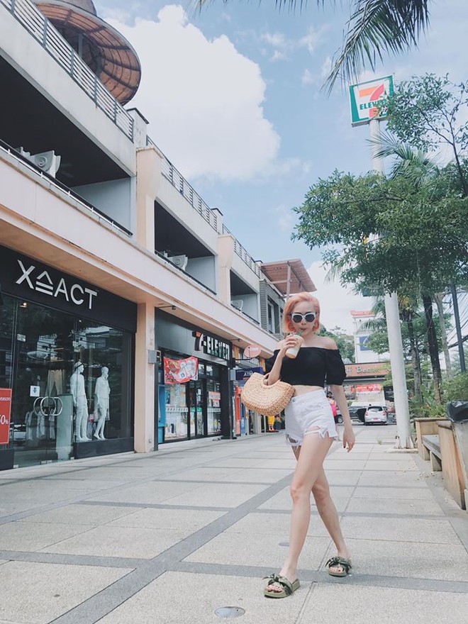 Chẳng nói chẳng rằng, sao Việt rủ nhau mặc toàn đồ đen - trắng trong street style tuần này - Ảnh 13.