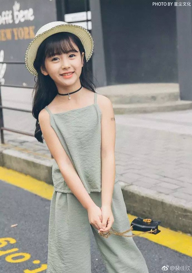 Tiểu mỹ nhân Thượng Hải xinh xắn như hoa, mới 8 tuổi đã kiếm bộn tiền - Ảnh 7. Tiểu mỹ nhân Thượng Hải xinh xắn như hoa, mới 8 tuổi đã kiếm bộn tiền - Ảnh 7.
