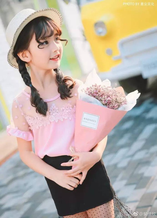 Tiểu mỹ nhân Thượng Hải xinh xắn như hoa, mới 8 tuổi đã kiếm bộn tiền - Ảnh 11. Tiểu mỹ nhân Thượng Hải xinh xắn như hoa, mới 8 tuổi đã kiếm bộn tiền - Ảnh 11.