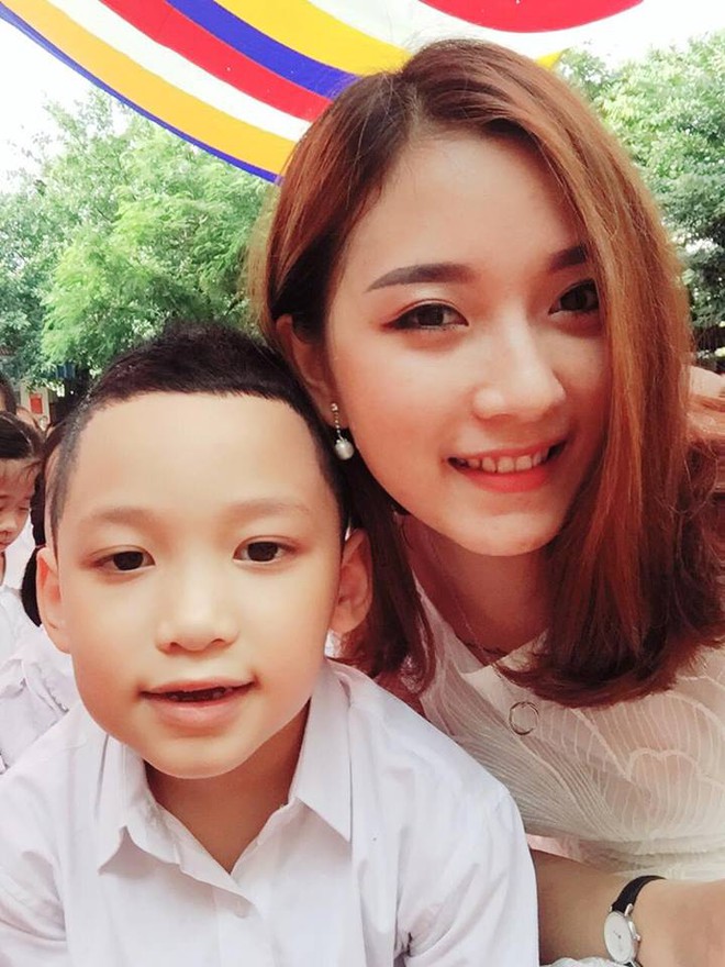 Cô giáo tiểu học xinh đẹp từng khuấy đảo MXH đã tái xuất vào buổi khai giảng sáng nay qua những tấm ảnh lung linh - Ảnh 7. Cô giáo tiểu học xinh đẹp từng khuấy đảo MXH đã tái xuất vào buổi khai giảng sáng nay qua những tấm ảnh lung linh - Ảnh 7.