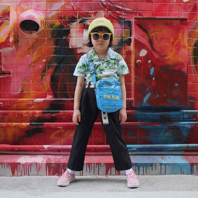 Bé gái 6 tuổi làm náo loạn mạng xã hội vì sở hữu gu thời trang chất lừ - Ảnh 1.