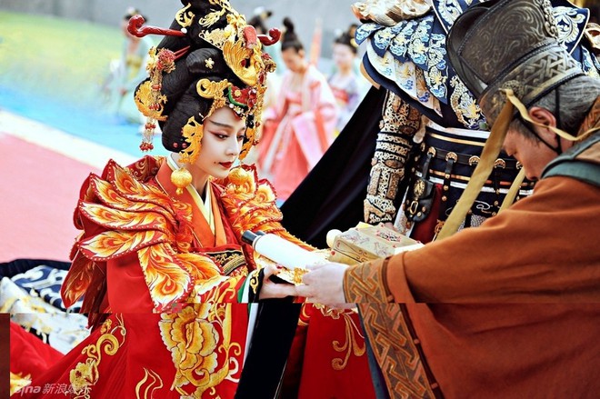 Muôn cách để Hoàng đế Trung Hoa xưa chọn phi tần lâm hạnh: thả bướm, thảy xúc xắc và cả cưỡi xe dê - Ảnh 1. Muôn cách để Hoàng đế Trung Hoa xưa chọn phi tần lâm hạnh: thả bướm, thảy xúc xắc và cả cưỡi xe dê - Ảnh 1.