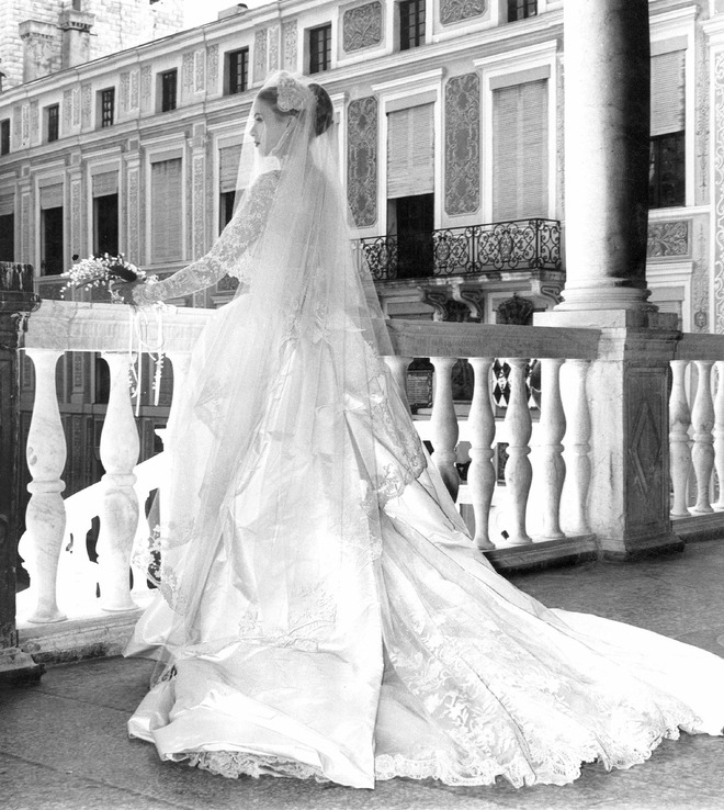 Điều bí ẩn gì đằng sau mẫu váy cưới Công nương Grace Kelly khiến cả thế giới sau 60 năm vẫn mê mẩn đến vậy - Ảnh 8. Điều bí ẩn gì đằng sau mẫu váy cưới Công nương Grace Kelly khiến cả thế giới sau 60 năm vẫn mê mẩn đến vậy - Ảnh 8.