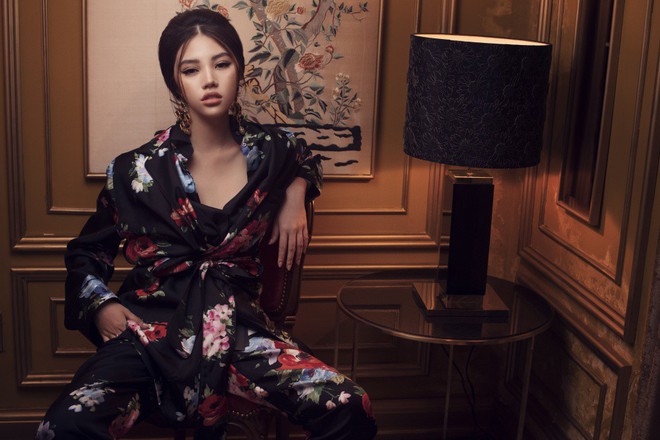 Hoa hậu con nhà giàu Jolie Nguyễn đẹp quyến rũ đến khó cưỡng với phong cách cổ điển - Ảnh 2. Hoa hậu con nhà giàu Jolie Nguyễn đẹp quyến rũ đến khó cưỡng với phong cách cổ điển - Ảnh 2.