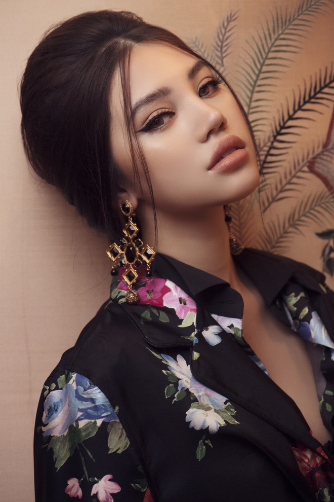 Hoa hậu con nhà giàu Jolie Nguyễn đẹp quyến rũ đến khó cưỡng với phong cách cổ điển - Ảnh 3. Hoa hậu con nhà giàu Jolie Nguyễn đẹp quyến rũ đến khó cưỡng với phong cách cổ điển - Ảnh 3.