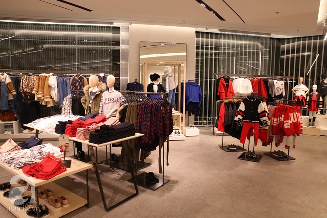 Zara cũng khai trương sớm tại Hà Nội, và đây là những hình ảnh đầu tiên bên trong cửa hàng - Ảnh 14. Zara cũng khai trương sớm tại Hà Nội, và đây là những hình ảnh đầu tiên bên trong cửa hàng - Ảnh 14.