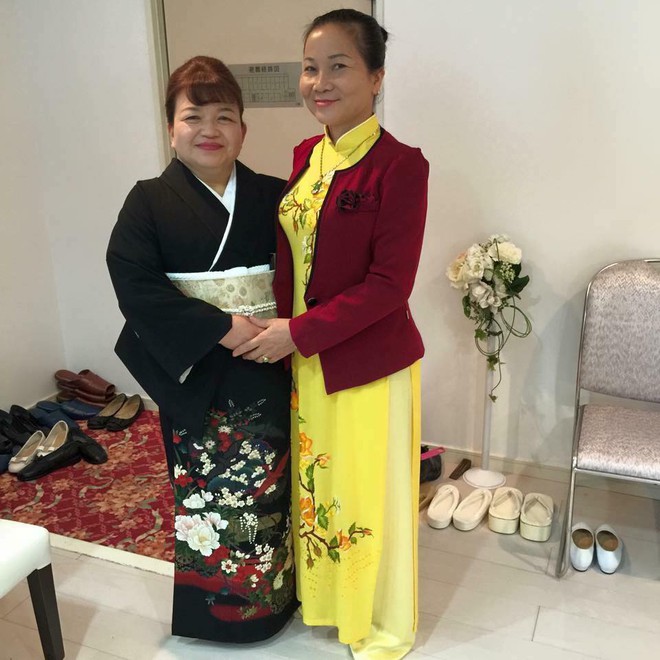 Cô dâu Việt kể chuyện mặc áo nặng như chăn bông, mẹ chồng khóc nức nở trong đám cưới - Ảnh 7.