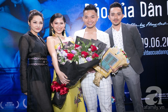 Bảo Anh gợi cảm diện áo trong suốt đến chúc mừng Ngọc Thanh Tâm - Ảnh 2.