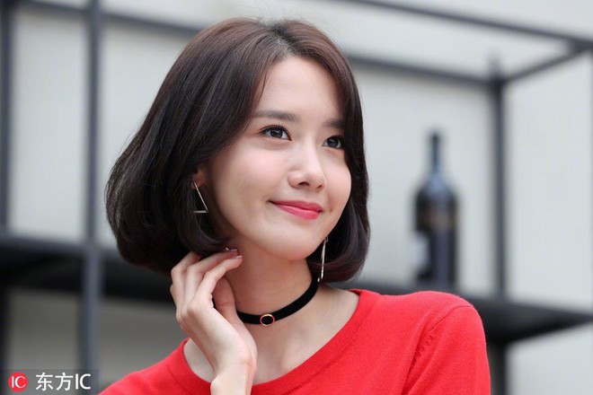 Từ khi cắt tóc ngắn, Yoona mặc đồ điệu đà cũng đẹp mà cá tính cũng xinh - Ảnh 2. Từ khi cắt tóc ngắn, Yoona mặc đồ điệu đà cũng đẹp mà cá tính cũng xinh - Ảnh 2.