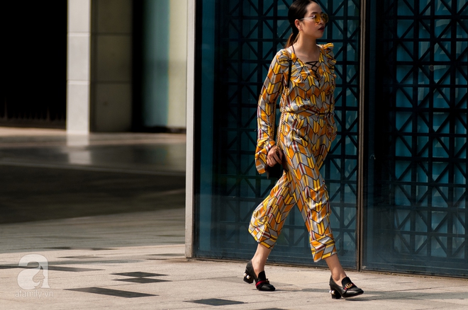 Trơn màu - Họa tiết đối chọi bất phân thắng bại trong street style tuần này - Ảnh 17. Trơn màu - Họa tiết đối chọi bất phân thắng bại trong street style tuần này - Ảnh 17.