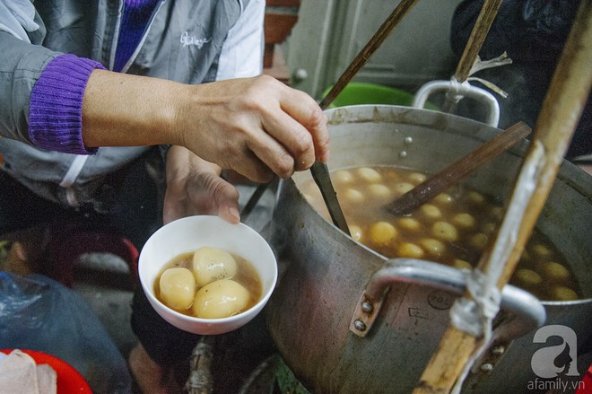 Gánh chè trôi mộc mạc 30 năm ngõ Tô Hoàng, bán hết veo trong vòng 2 tiếng, nếu muốn ăn nhớ đừng mang tiền chẵn - Ảnh 5.