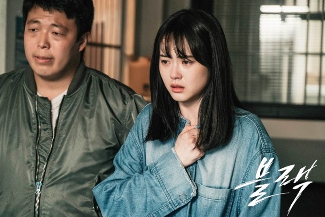 Phim của Song Seung Hun - Go Ara hé lộ loạt cảnh quay bí ẩn khiến ai cũng muốn xem - Ảnh 10.
