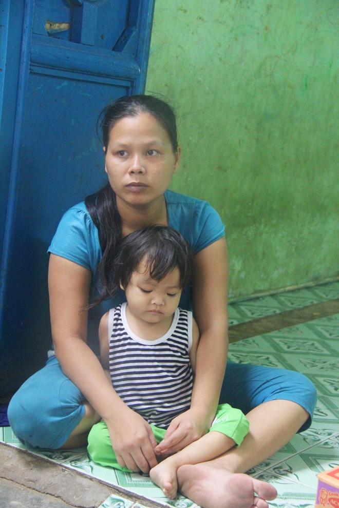 Ông ngoại của 6 đứa trẻ bị nhốt trong nhà, trần truồng gào khóc dưới mưa: Tôi không dám nhận tiền giúp đỡ của ai - Ảnh 20. Ông ngoại của 6 đứa trẻ bị nhốt trong nhà, trần truồng gào khóc dưới mưa: Tôi không dám nhận tiền giúp đỡ của ai - Ảnh 20.