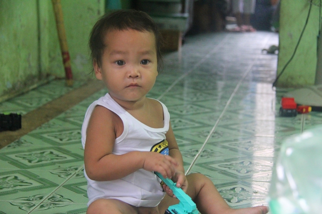 Ông ngoại của 6 đứa trẻ bị nhốt trong nhà, trần truồng gào khóc dưới mưa: Tôi không dám nhận tiền giúp đỡ của ai - Ảnh 9. Ông ngoại của 6 đứa trẻ bị nhốt trong nhà, trần truồng gào khóc dưới mưa: Tôi không dám nhận tiền giúp đỡ của ai - Ảnh 9.