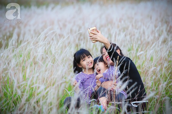 Cánh đồng bông lau đẹp như trong phim - thiên đường sống ảo mới của giới trẻ Hà Nội - Ảnh 10.