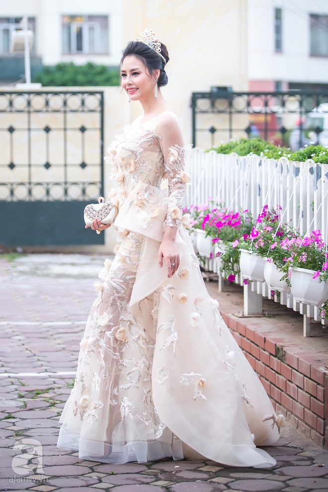 Hoa hậu biển Thùy Trang rạng rỡ kỷ niệm 1 năm đăng quang - Ảnh 2.
