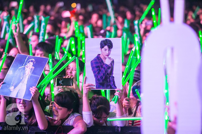 Fan ngất xỉu trong liveshow miễn phí dành cho 20.000 khán giả của Noo Phước Thịnh - Ảnh 1.