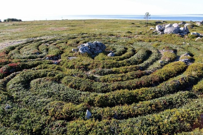 Bí ẩn những mê cung bằng đá khổng lồ nằm giữa hòn đảo nhỏ - Ảnh 9.