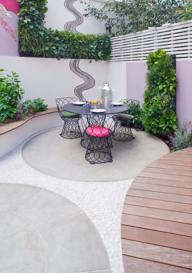 Thiết kế mảnh sân sau thành góc thư giãn đẹp mê mẩn với điểm nhấn lãng mạn từ màu hồng - Ảnh 2.