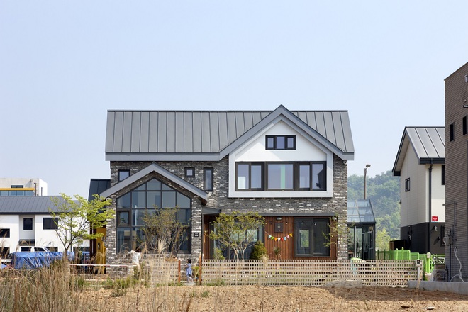Ngôi nhà với phong cách tối giản đẹp như trong phim của gia đình 4 người ở Hàn Quốc - Ảnh 2.
