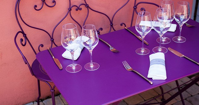 Học cách sử dụng những bộ bàn ghế cổ điển của người Pháp để ngôi nhà thật lãng mạn và quyến rũ - Ảnh 12.